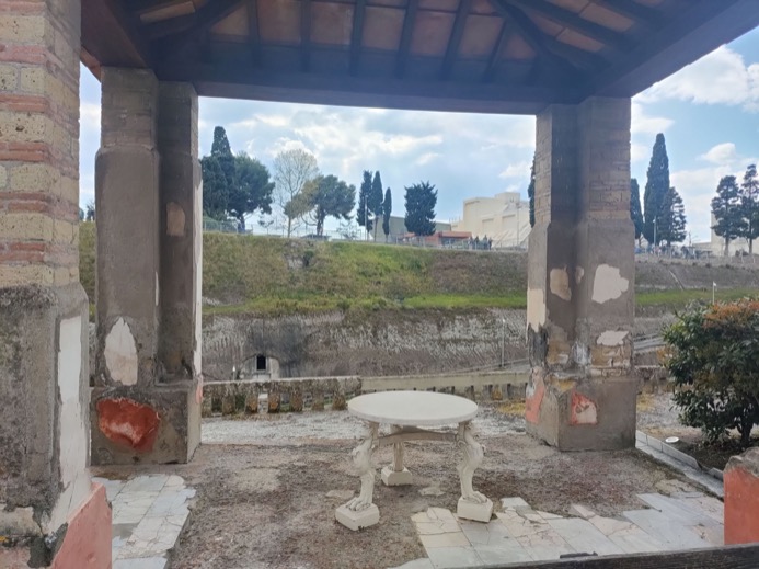 guided tours of pompeii and herculaneum